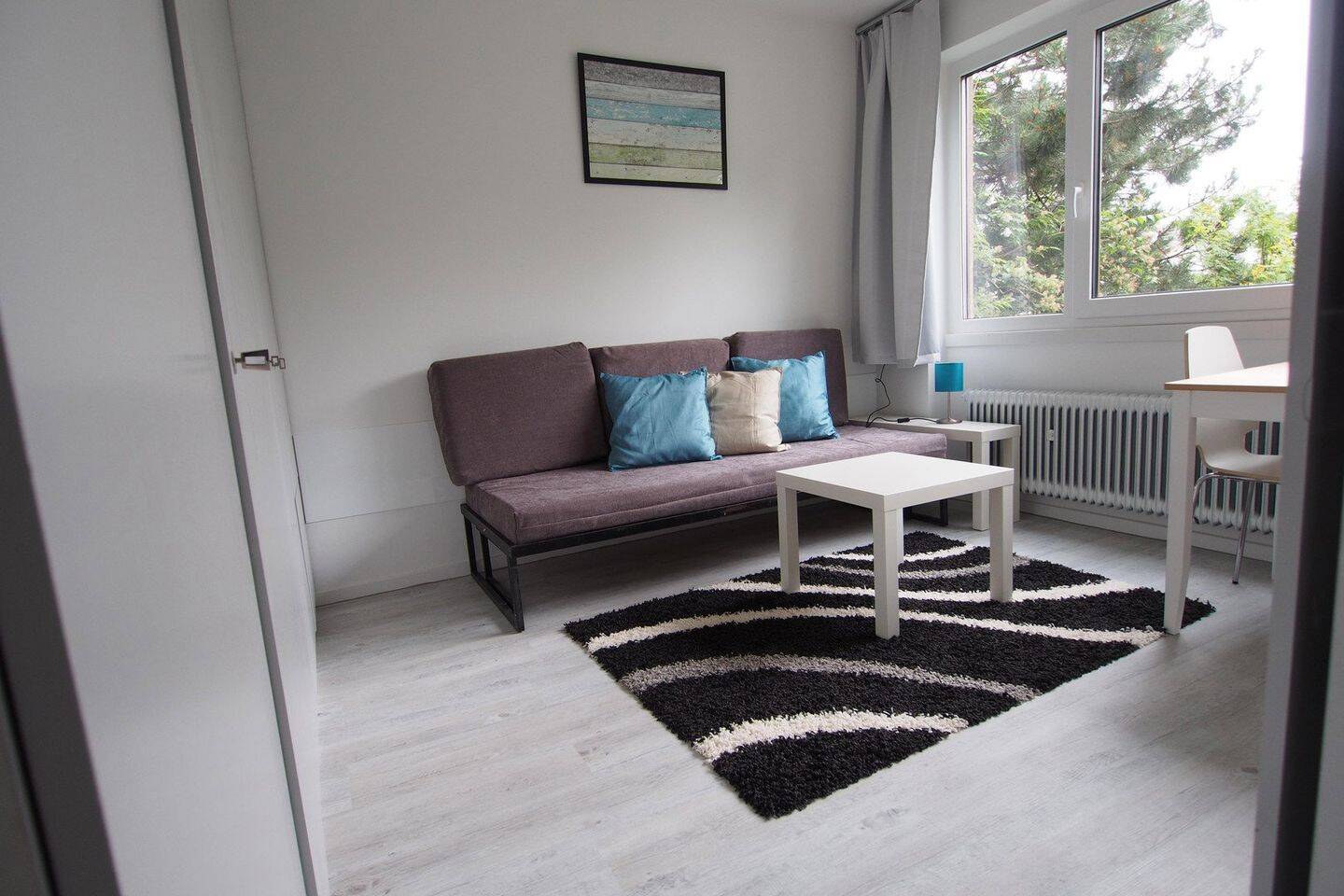 Sehr schönes und helles 1-Zimmer- Apartment in einer kleinen Apartmentanlage, 81825 München (Berg am Laim Trudering-Riem)