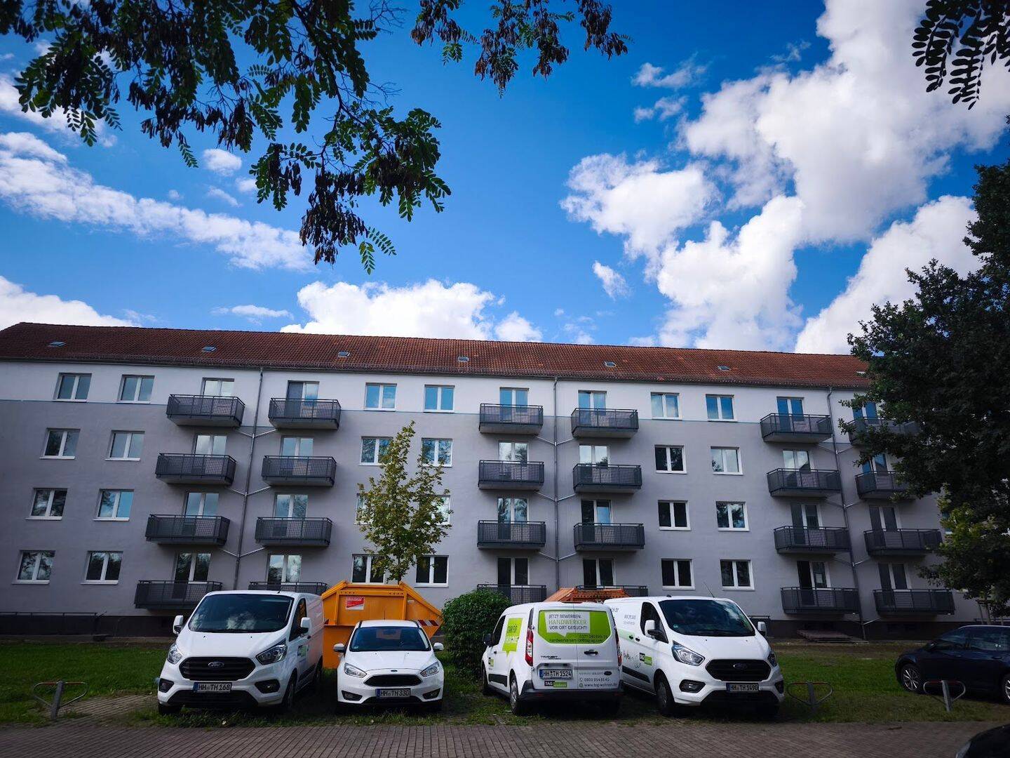 Erdgeschosswohnung im voll sanierten Wohnblock- mit Stellplatzmöglichkeit!, 6217 Merseburg