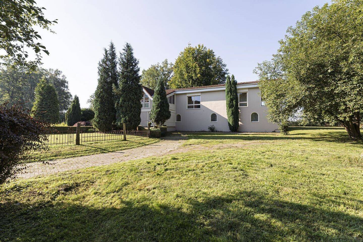 Viel Raum für neue Ideen – großzügiges Wohnhaus mit ca. 300 m² Nutzfläche in besonderer Lage, 49143 Bissendorf