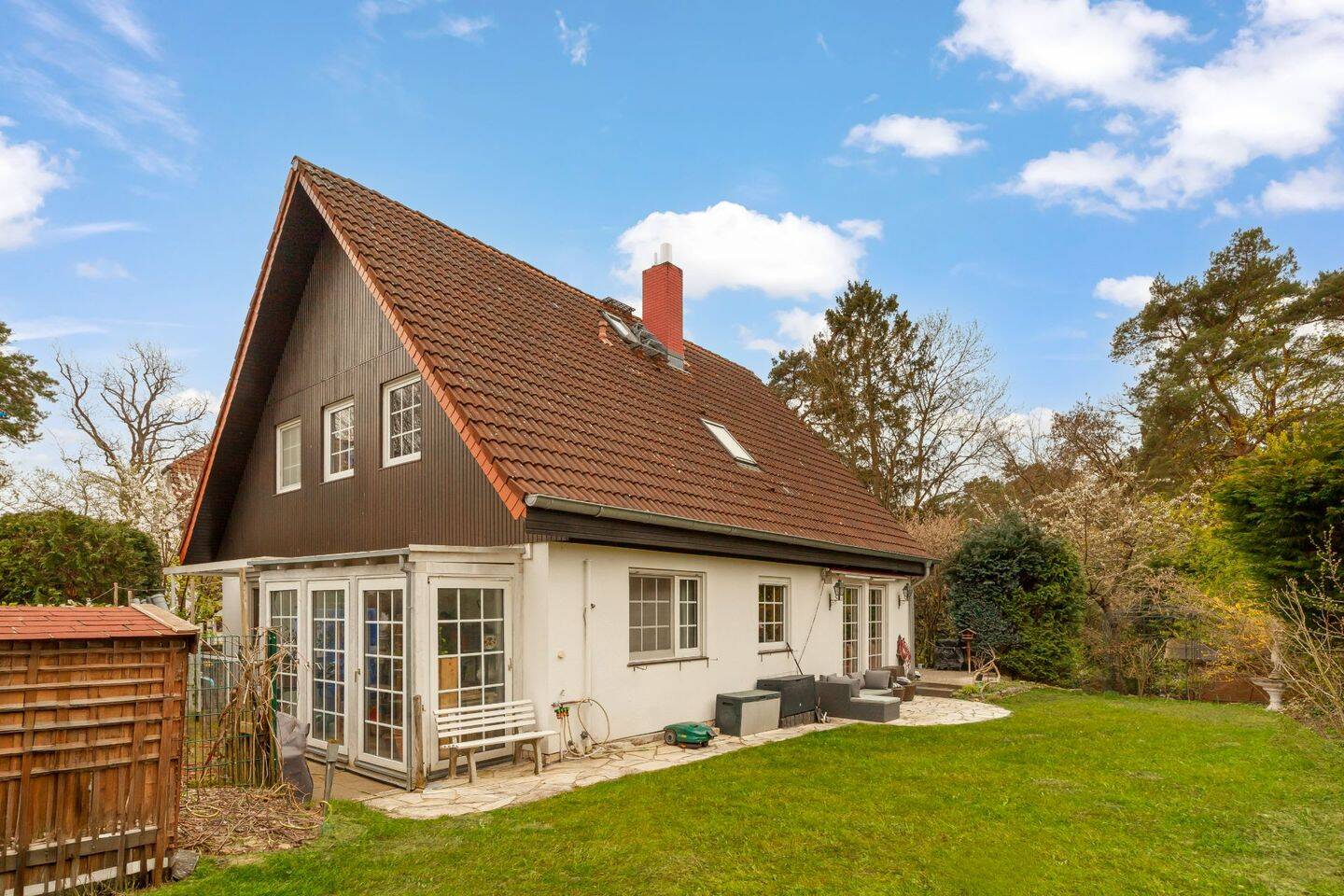 Schönes Einfamilienhaus mit Einliegerwohnung am Stölpchensee, 14109 Berlin (Steglitz-Zehlendorf Nikolassee Wannsee)