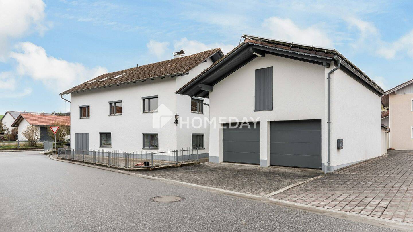 Raumwunder für die ganze Familie: Gepflegtes EFH mit Garage und moderner Fernwärme in Perbing, 94428 Eichendorf