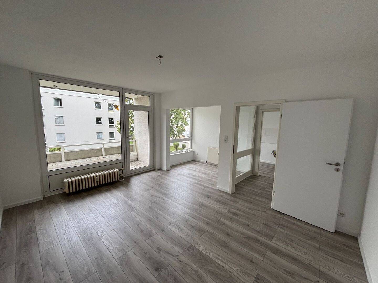 Renovierte 3-Zimmer-Wohnung mit Balkon in Garbsen am Mirahof (30823), 30823 Garbsen