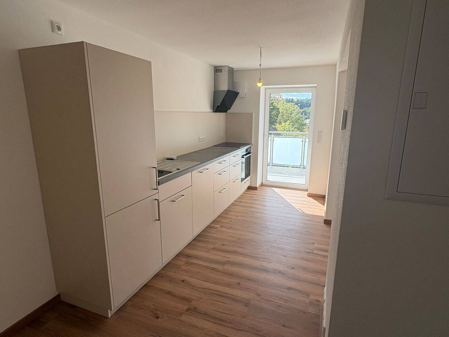 ERSTBEZUG: helle 2-Zimmer-Wohnung mit Balkon und EBK, 91596 Burk