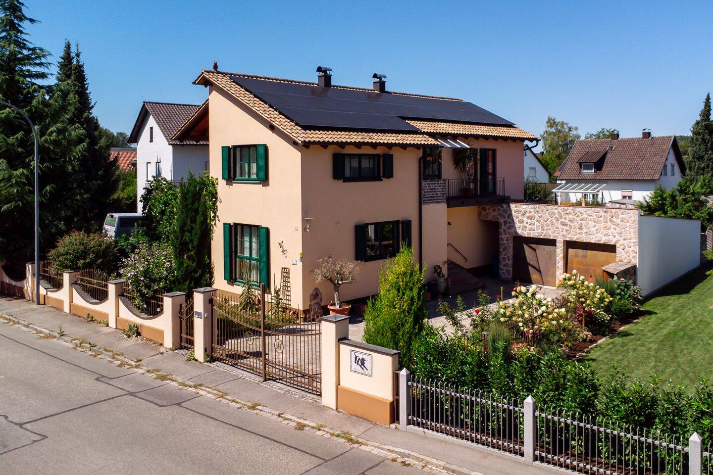Exklusives Einfamilienhaus im Toskanastil in Dingolfing, 84130 Dingolfing