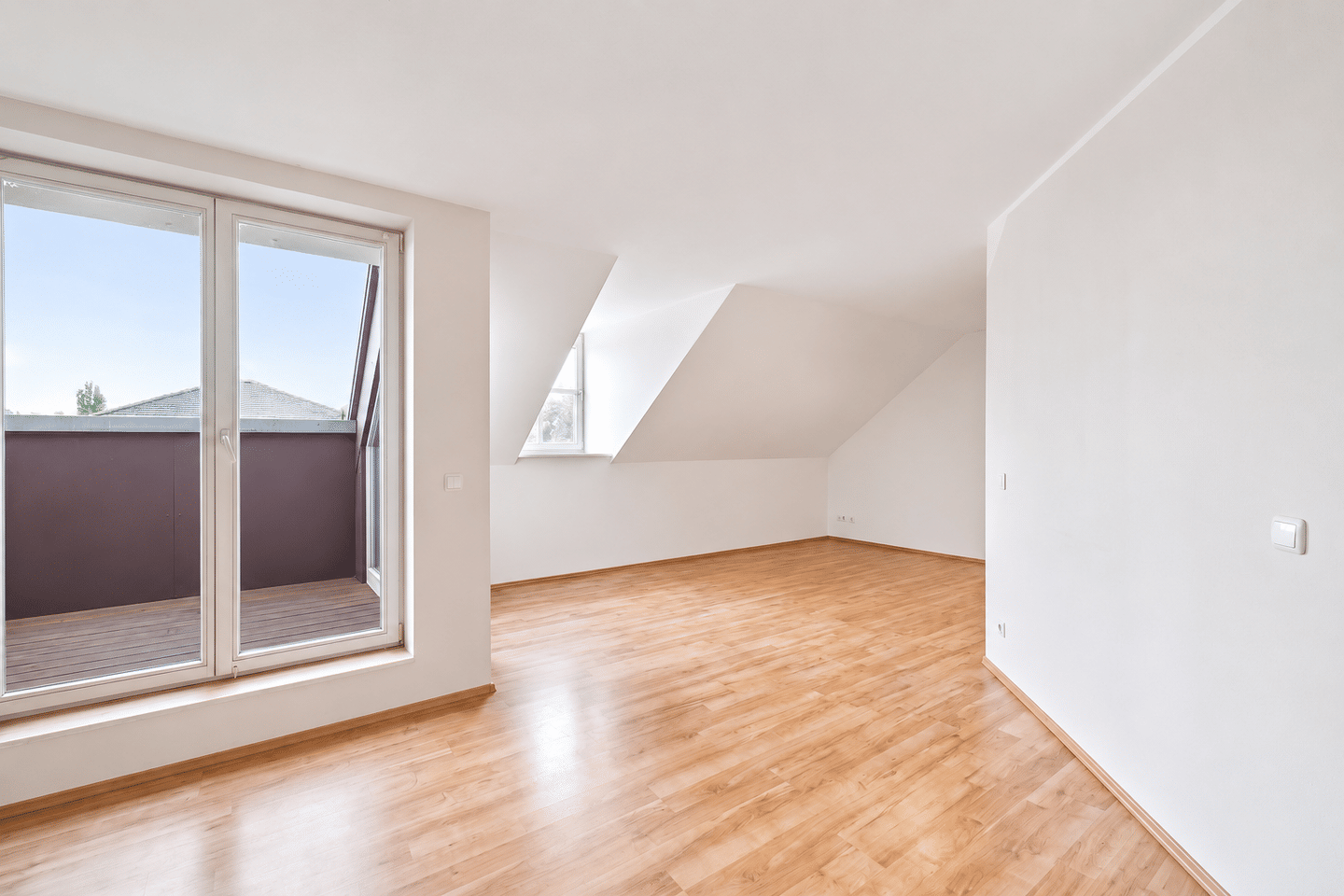 Dachgeschoss-Maisonette mit Balkon und Stellplatz in der denkmalgeschützten Alten Kaserne Karlshorst, 10318 Berlin (Treptow-Köpenick)