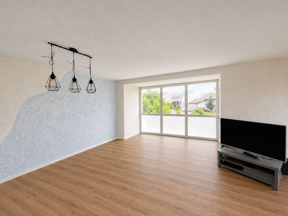 Wohnen mit Extra: 3,5-Zi.-Wohnung mit Wintergarten, Balkon und weiterem Zimmer + Bad im Dachgeschoss, 71729 Erdmannhausen