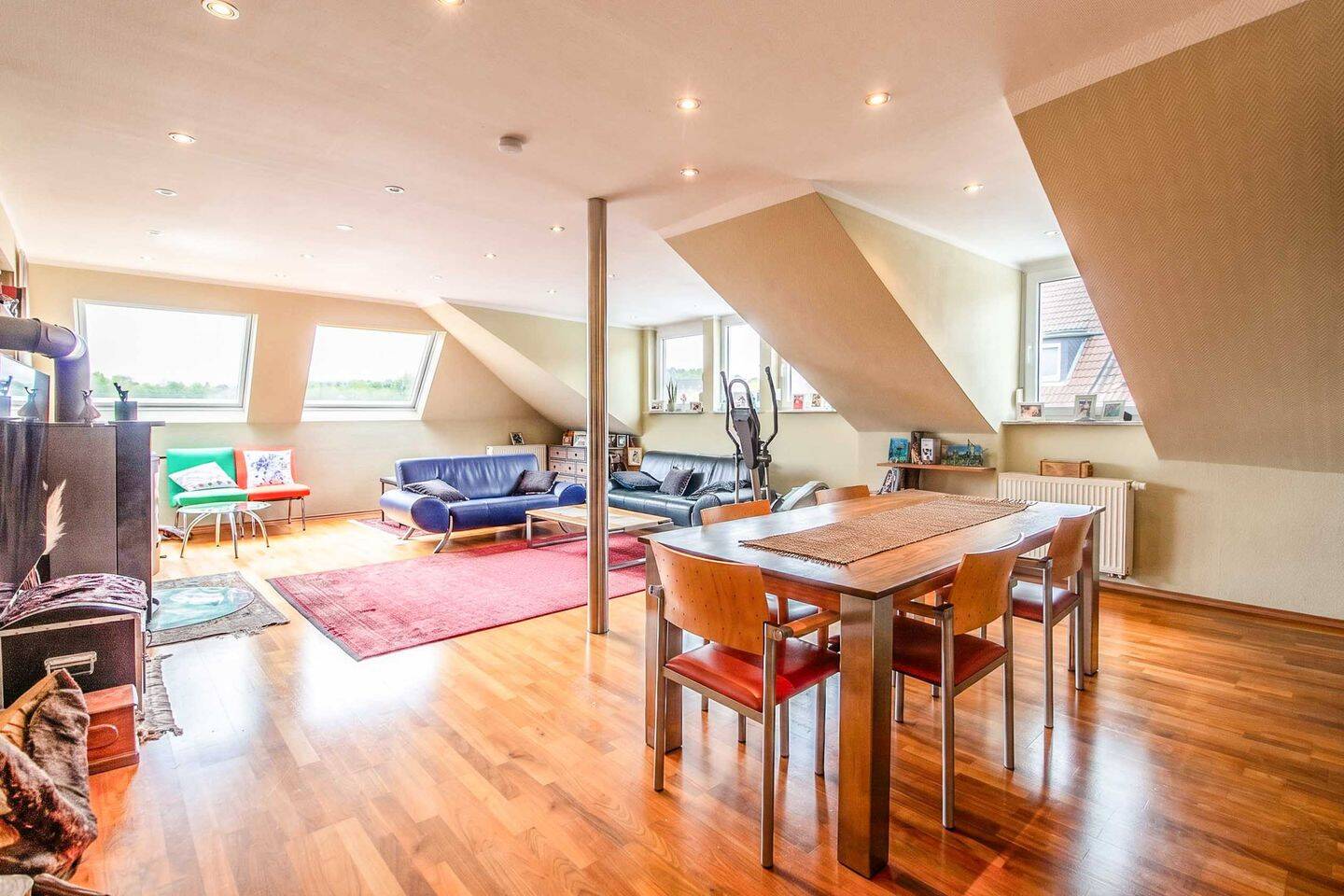 Über den Dächern Stuttgarts – Altbau-Maisonette mit Aufzug, TG-Stellplatz & Weitblick, 70174 Stuttgart (Mitte Nord West)
