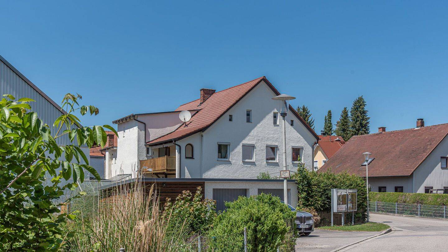 PROVISIONSFREI* – Ehemaliges Schulhaus von 1895 in Weihmichl-Unterneuhausen mit Doppelgarage, 84107 Weihmichl