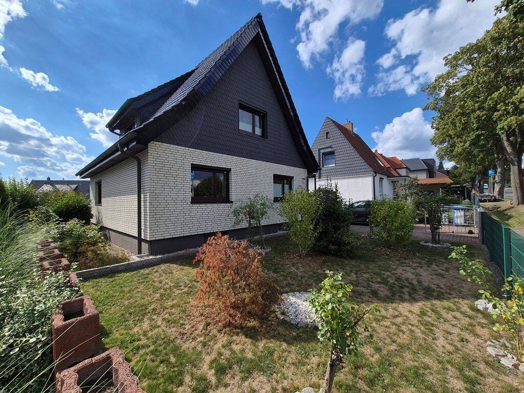 Gepflegtes 1-2 Familienhaus mit Garage auf sonnigem Grundstück in Fleestedt, 21217 Seevetal