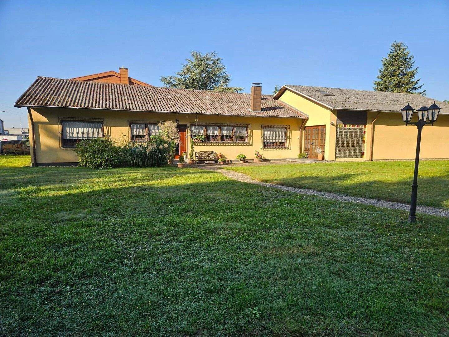 Wohnimmobilie Bungalow und Top Werkhalle, 66352 Großrosseln