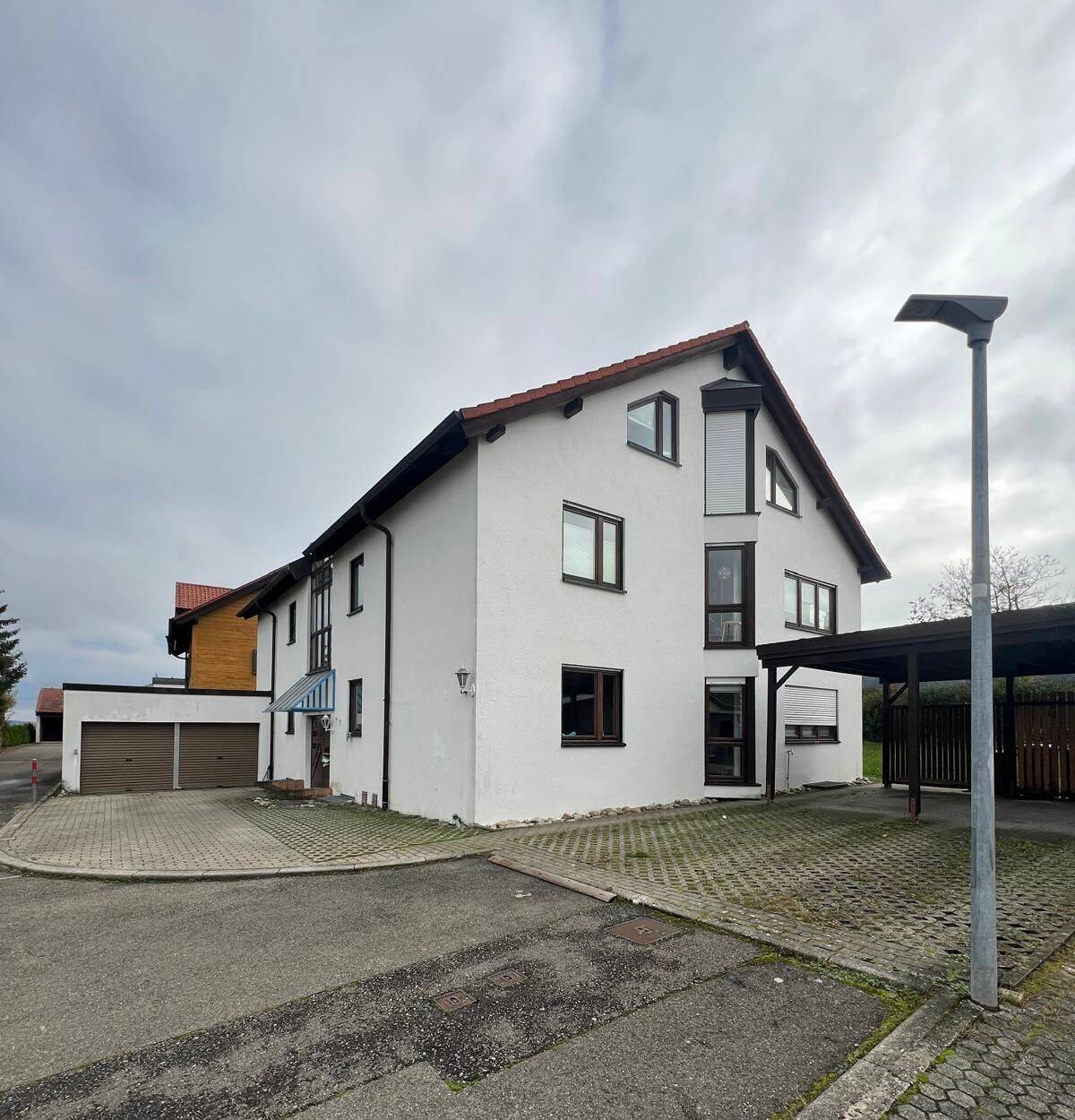 Stilvolle, modernisierte 2-Zimmer-Wohnung mit Balkon und EBK in Rottenburg, 72108 Rottenburg am Neckar