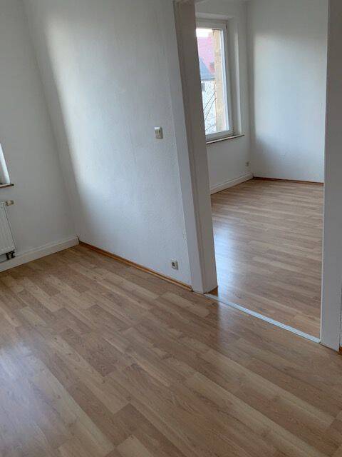 Gepflegte 2-Zi-Wohnung, große Wohnküche, Laminatböden, mod. Tageslichtbad in Nürnberg-St. Jobstd, 90491 Nürnberg