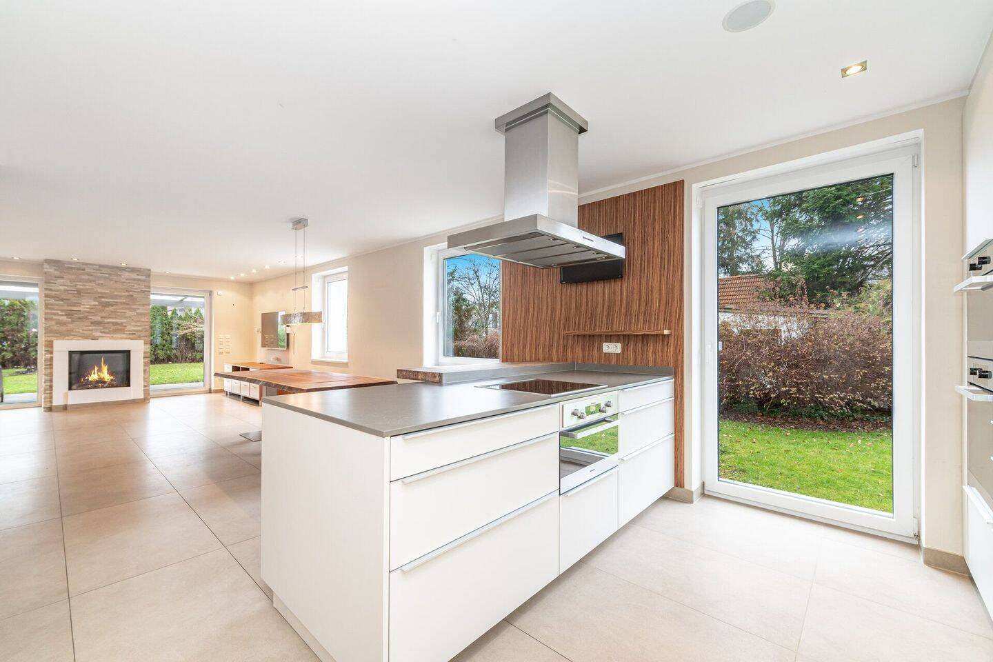 Großzügiges Ein- /Zweifamilienhaus mit großem Grundstück in Trudering – Erbpacht – nur 319 € jährl., 81825 München (Berg am Laim Trudering-Riem)