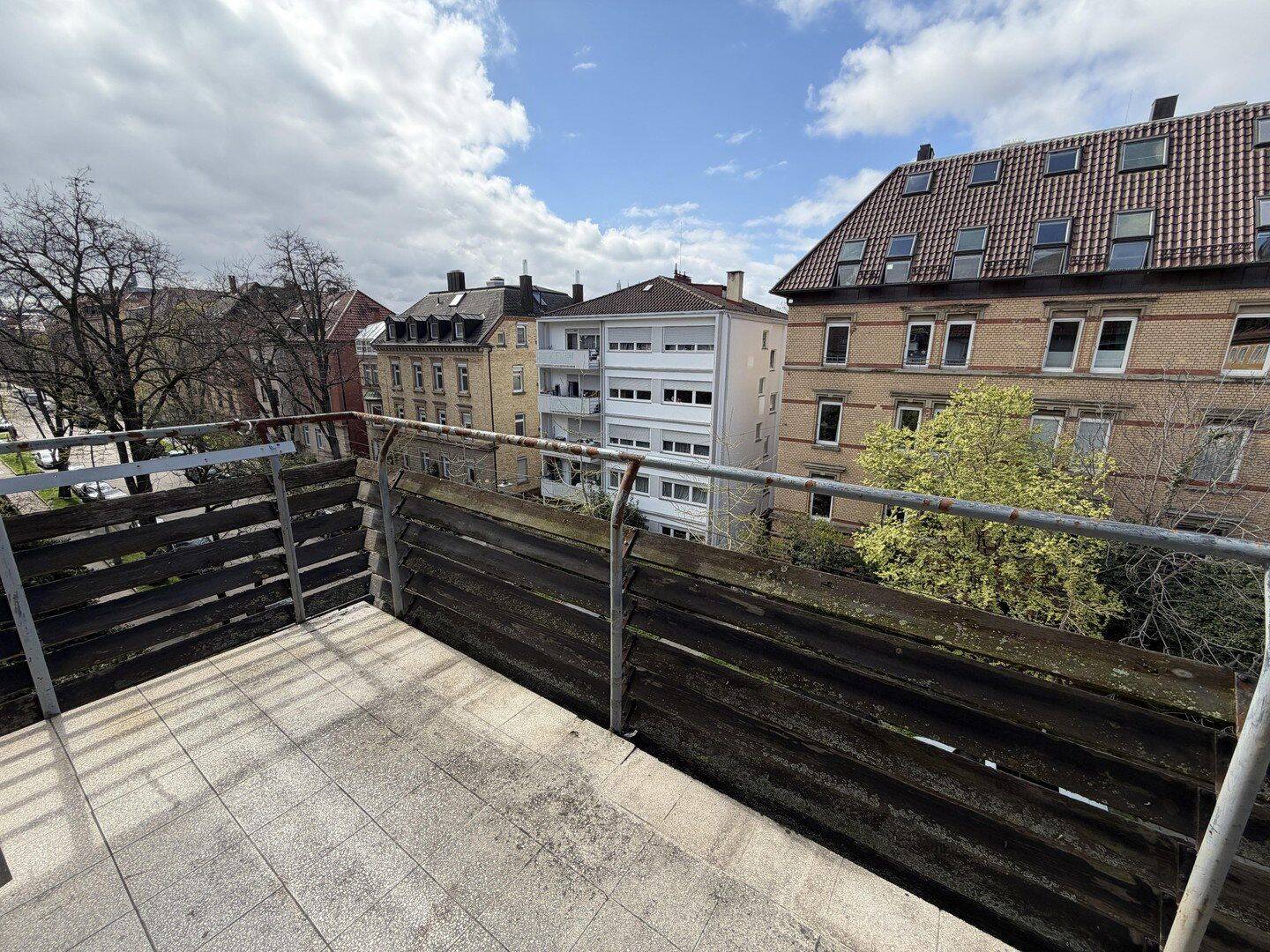 Frisch komplettsanierte 4-Zimmer-Wohnung mit Einbauküche & Balkon in Stuttgart-Bad Cannstatt, 70372 Stuttgart (Bad Cannstatt)