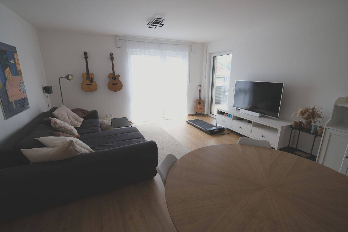 Neuwertige 3-Zimmer-Etagenwohnung mit Balkon in Metten, 94526 Metten