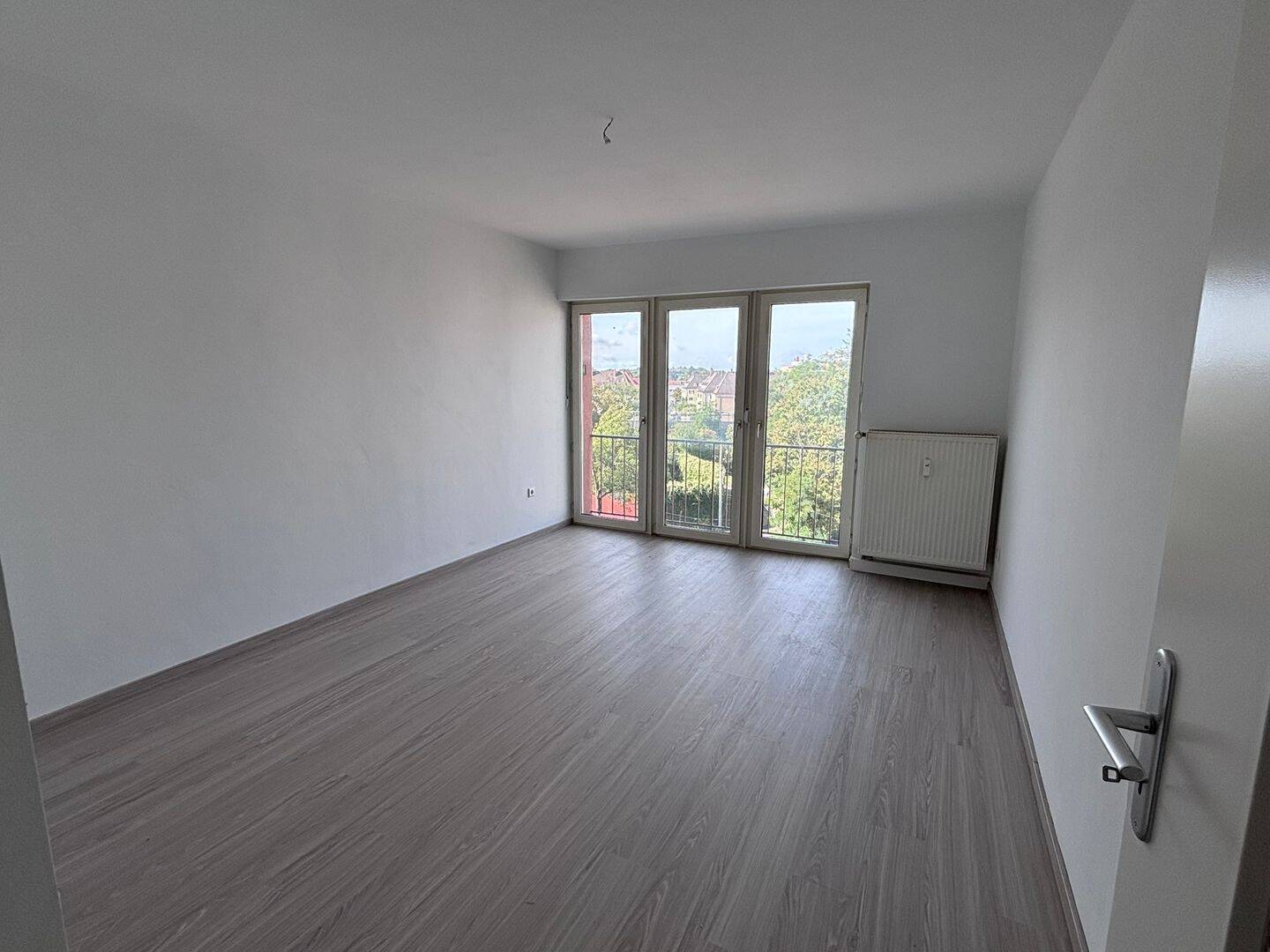 Frisch renovierte 2-Zimmer-Wohnung mit französischem Balkon in Nürnberg-Gibitzenhof, 90441 Nürnberg (Gibitzenhof Sandreuth Schweinau Werderau)
