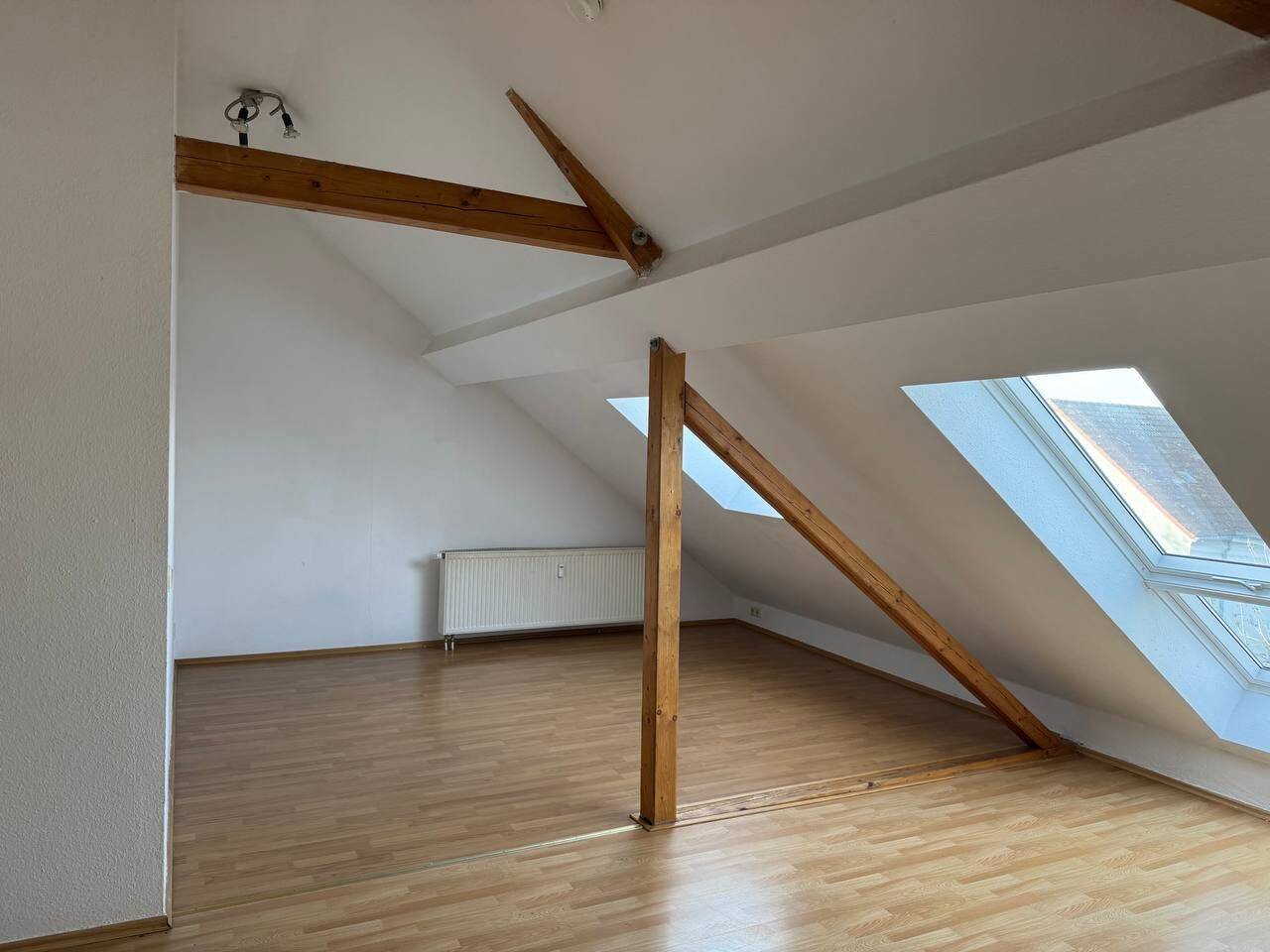 Gemütliche 2-Raum Wohnung unterm Dach mit offenem Wohnbereich, 6217 Merseburg