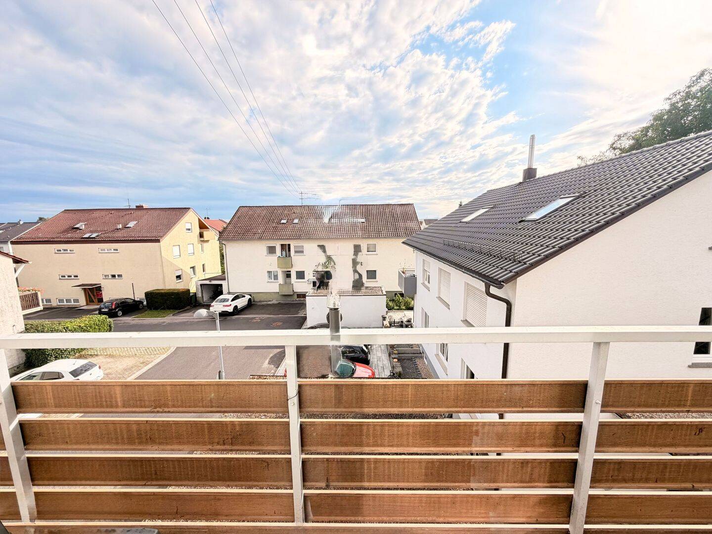 Gepflegte 2 Zimmer DG Mietwohnung mit Balkon und Stellplatz in Hemmingen, 71282 Hemmingen