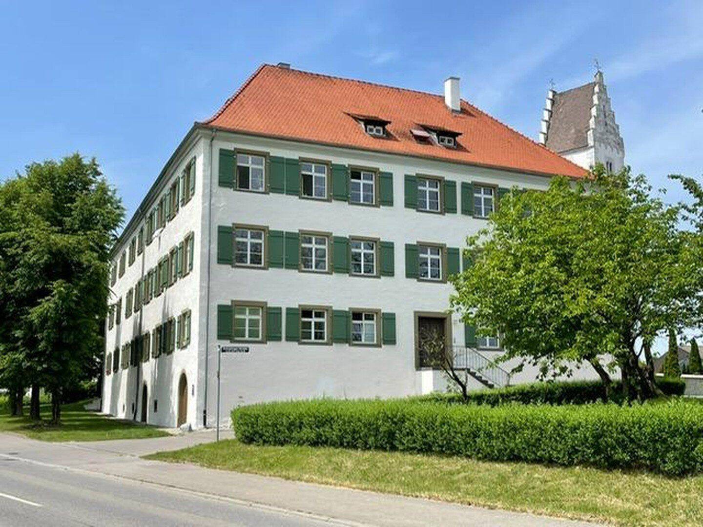 Traumwohnung für Singles: Denkmal-Charme trifft Moderne – Schloss Hirschlatt, 88048 Friedrichshafen