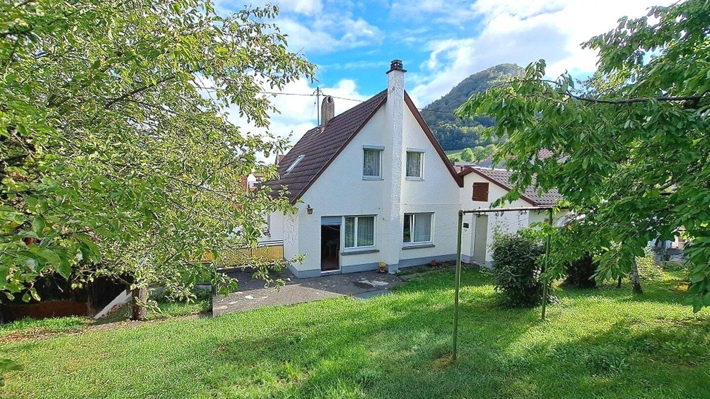Freistehendes Einfamilienhaus mit Garten und Garagen in sonniger Lage!, 73342 Bad Ditzenbach