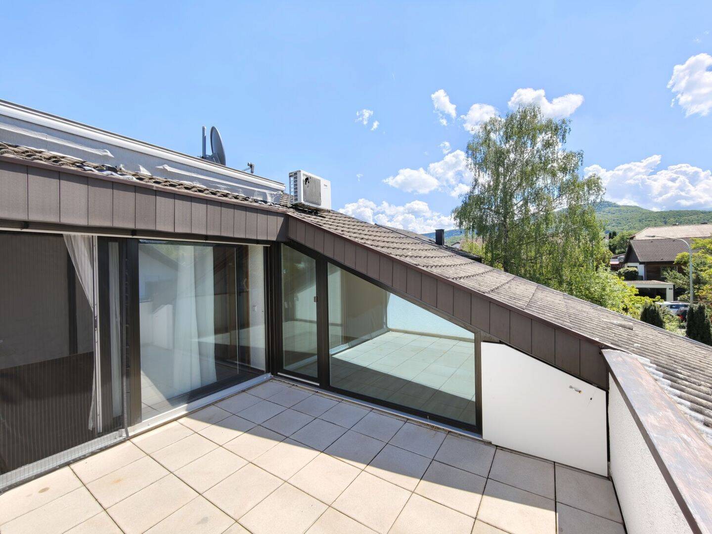 DG-Traum in Belsen: 4,5 Zimmer, Kamin, Wallbox & sonnige Loggia, 72116 Mössingen
