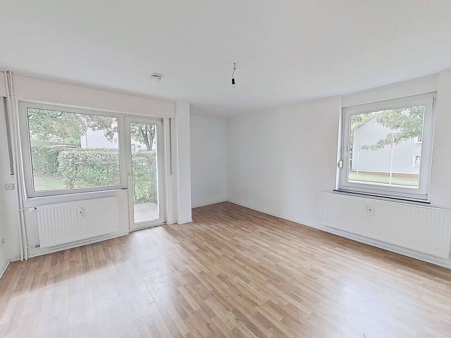 Helle 2-Zimmer-Whg. mit TERRASSE und Wannenbad, 31675 Bückeburg