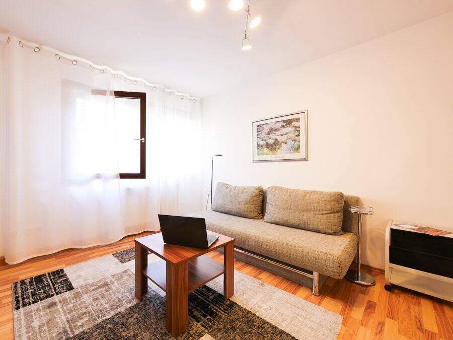 ruhige 2-Zimmer-Wohnung in Stuttgart-Münster – WOHNEN AUF ZEIT _, 70376 Stuttgart (Bad Cannstatt Burgholzhof Münster Zuffenhausen)