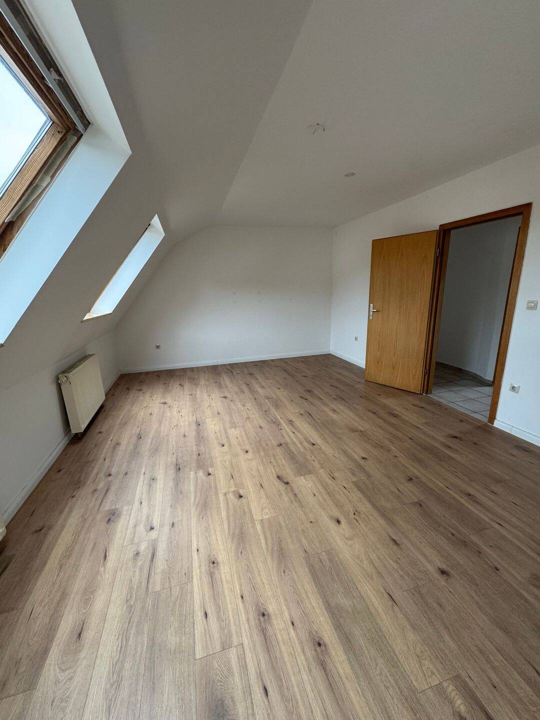 Schöne 3 Zimmer Dachgeschoß – Wohnung in Burladingen – Hausen  zu vermieten, 72393 Burladingen