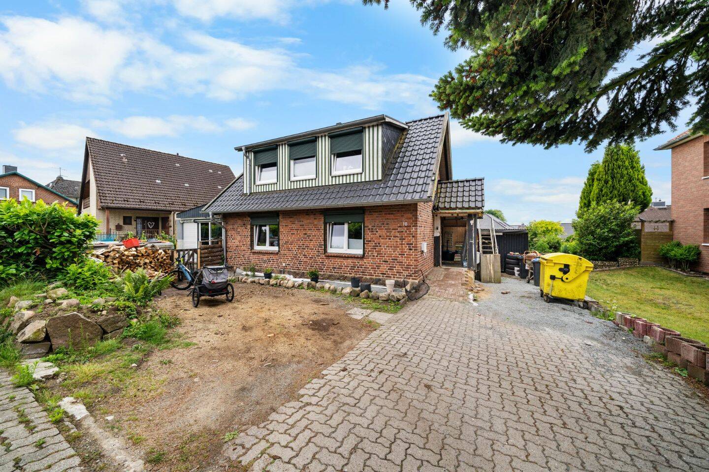 Von außen unscheinbar – ein Haus mit überraschend vielen Möglichkeiten, 24594 Hohenwestedt