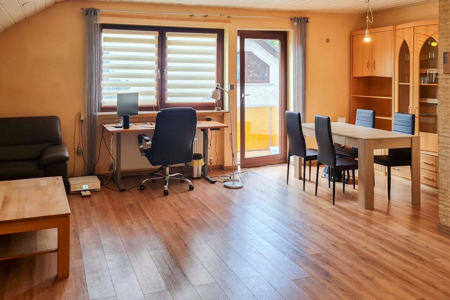 Gemütliches Nest unterm Dach – großzügige 3-Zimmer-Wohnung mit Balkon und viel Raum für eigene Ideen, 63071 Offenbach am Main (Offenbach am Main Tempelsee)