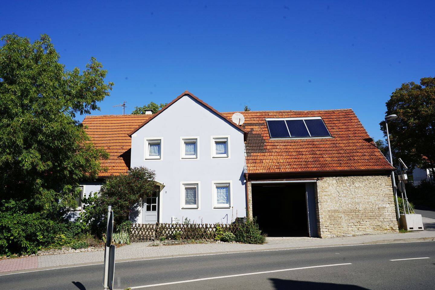 Historisch geprägtes Wohnanwesen, gr. Grundstück, Photovoltaik, Nebengebäude, Entwicklungspotenzial, 97350 Mainbernheim