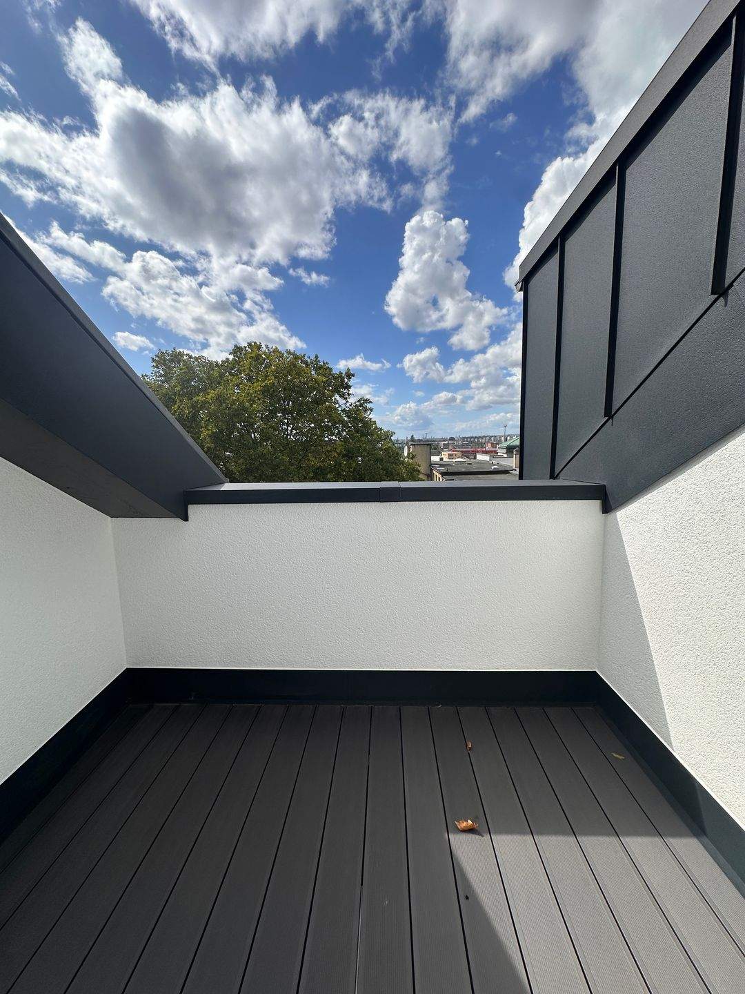 MINI-PENTHOUSE NÄHE WESTHAFEN: Erstbezug mit Loggia und Panoramablick, 60327 Frankfurt am Main (Gallus Gutleutviertel Westend-Süd)