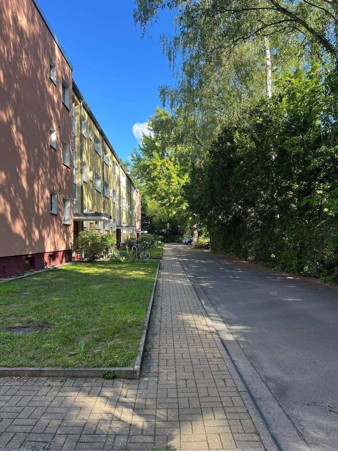 EINMALIGES 3-Zimmer-WE JUWEL : Lebensqualität inklusive dank großen Loggia, trockenen KellerRAUM & Garage PLUS Stellplatz im Komponistenviertel, 12247 Berlin (Steglitz-Zehlendorf Lankwitz Steglitz)