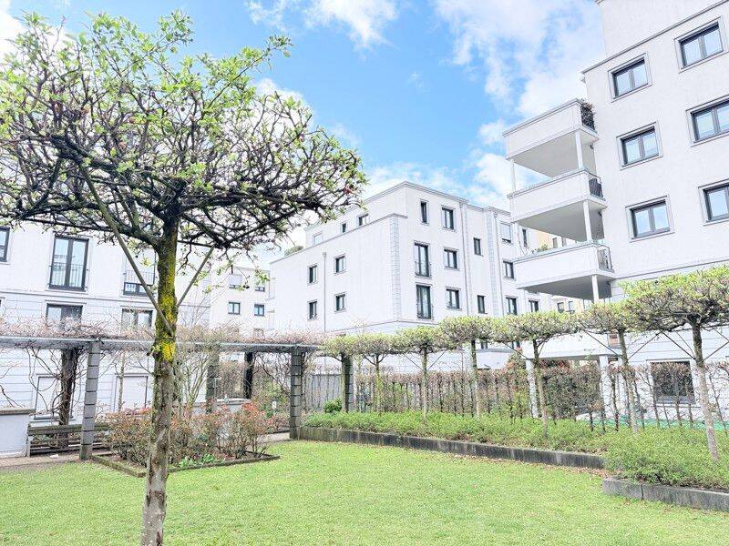 Exklusive Penthouse-Wohnung mit zwei großzügigen Dachterrassen und moderner Ausstattung, 60435 Frankfurt am Main