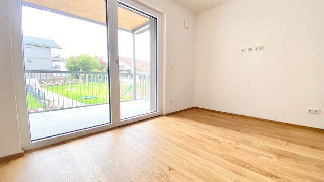 Erstbezug: Moderne 2-Zimmer-Wohnung mit großem Südbalkon in Laufen., 83410 Laufen