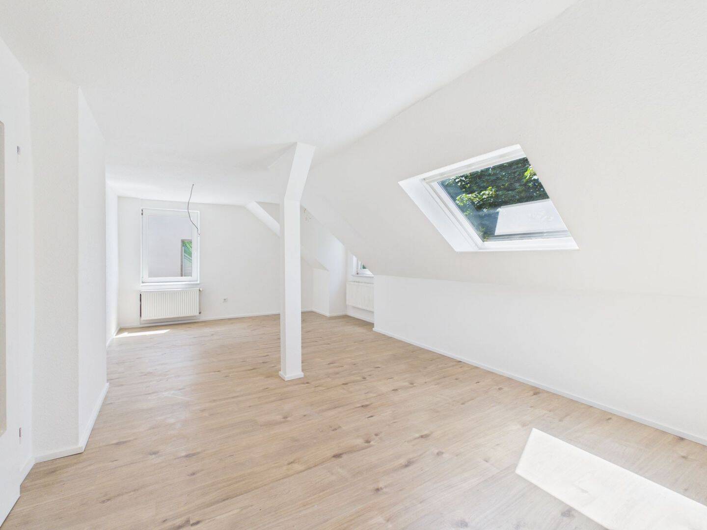 Lichtdurchflutetes Lieblingsobjekt: Frisch renovierte DG-Wohnung sucht neue Besitzer, 44536 Lünen