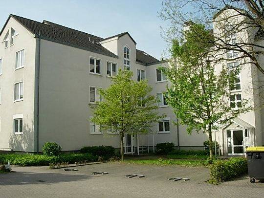 Preisgünstige: 2-Zimmer-Wohnung in zentraler Lage, 50996 Köln (Rodenkirchen Hahnwald Marienburg Weiß)