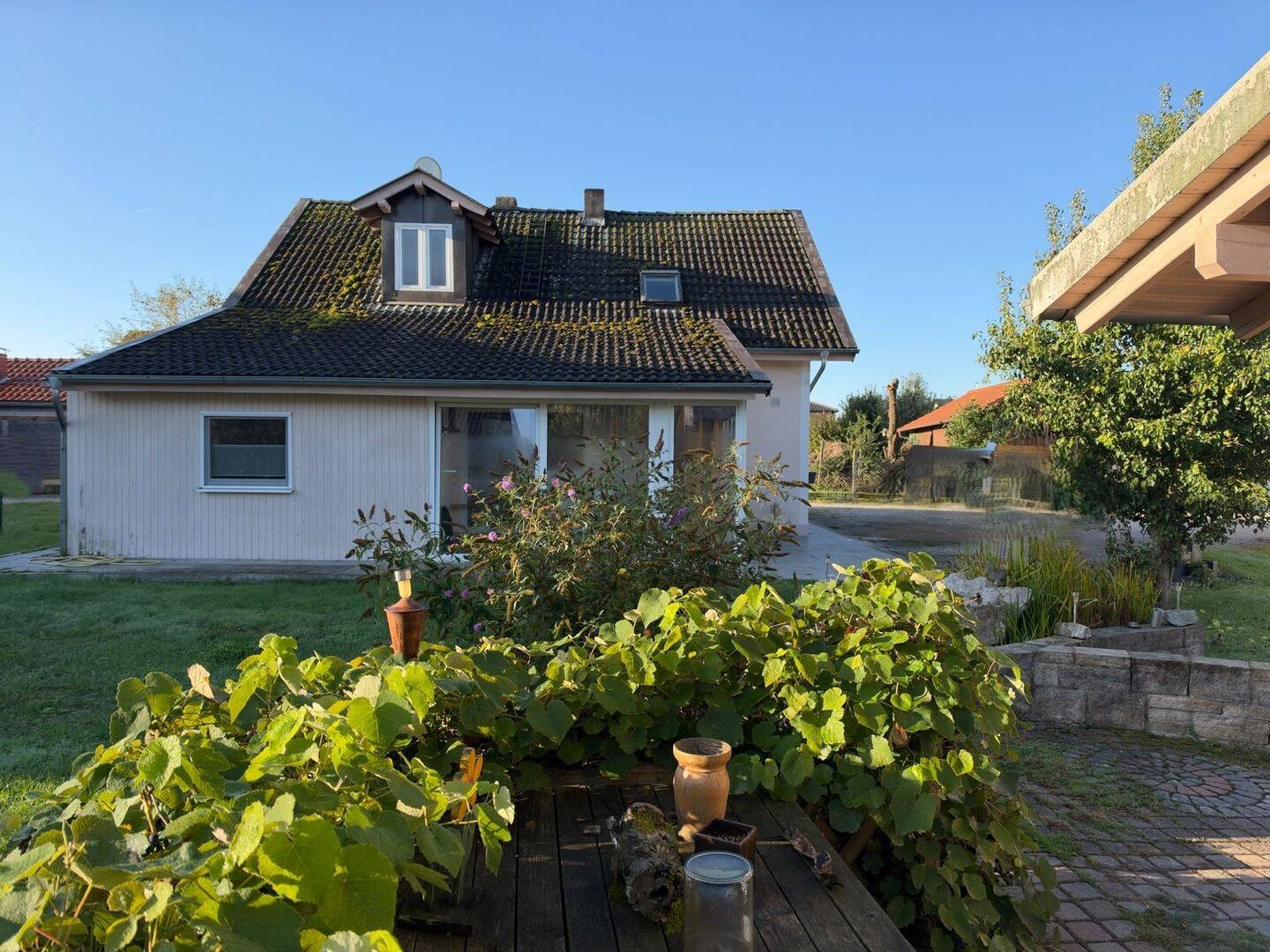Wo Familienglück Wurzeln schlägt: Charmantes Anwesen mit Herz und großem Garten, 94486 Osterhofen