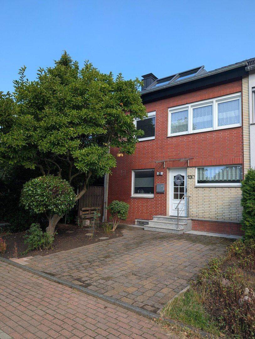 Reihenhaus nahe Rotbachsee – 96 m² Wohnfläche + ca. 45 m² ausgebautes Dachgeschoss, Garten & Garage, 46539 Dinslaken