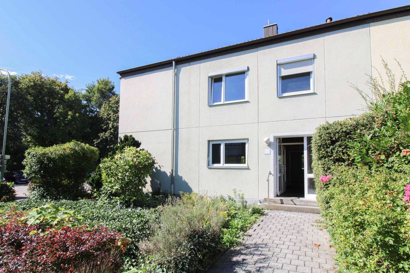 Ruhig gelegenes, großes Reiheneckhaus mit vielen Zimmern und Gestaltungsmöglichkeit in Ulm-Böfingen, 89075 Ulm (Böfingen Eselsberg Mitte Oststadt Söflingen)