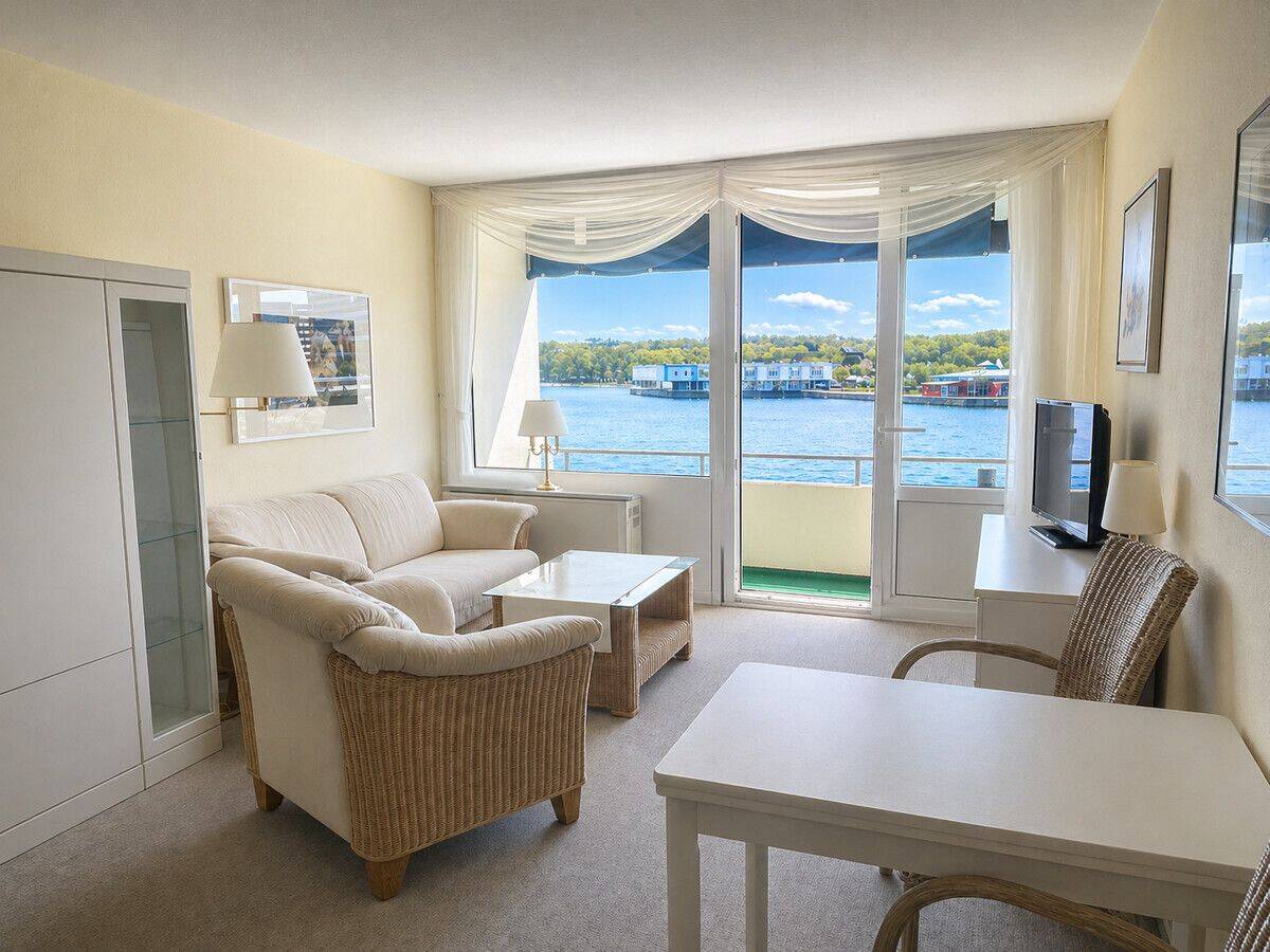 Ein Stück Freiheit auf dem Steinwarder, helle Wohnung mit Binnenseeblick, 23774 Heiligenhafen