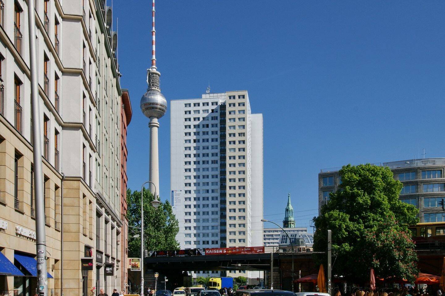 Sofortbezug – Mit Blick ins Grüne und auf den Fernsehturm, sonnige Loggia (provisionsfrei), 10178 Berlin (Mitte)