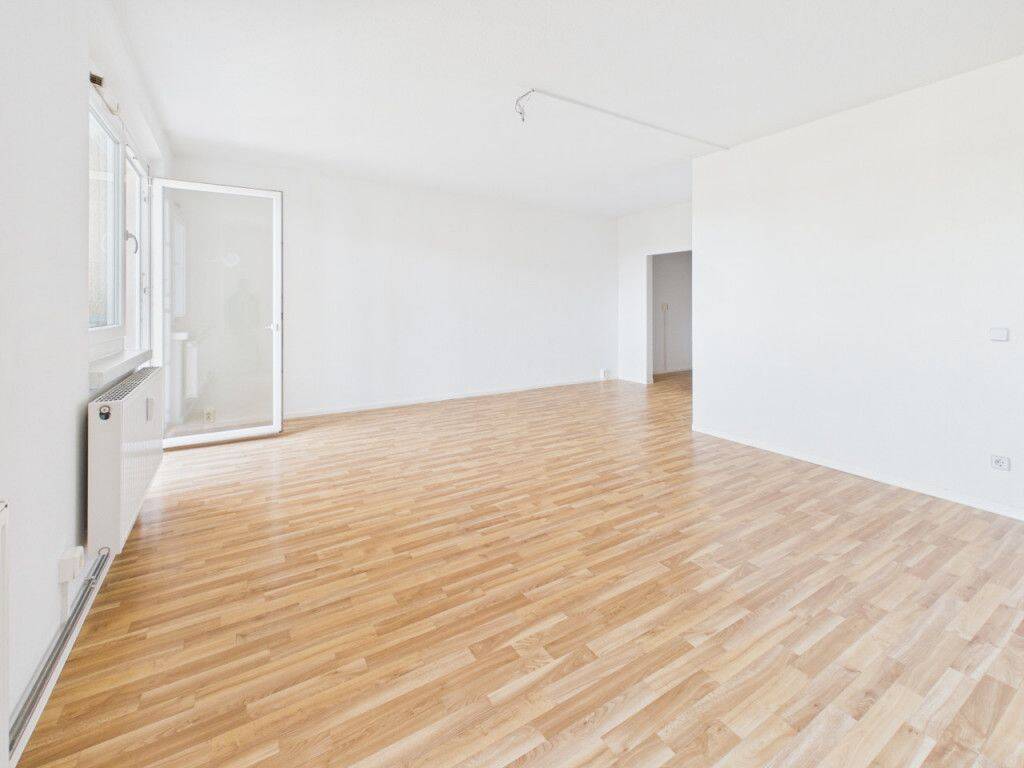Top saniert mit großem Balkon und super Weitblick! ** Aufzug **, 9130 Chemnitz (Hilbersdorf Sonnenberg Yorckgebiet Zentrum)