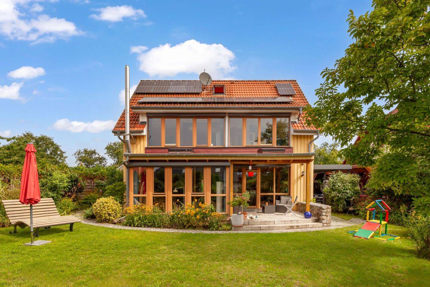 Wohnen im Grünen mit moderner Energieeffizienz – Charmantes 5-Zimmer-Haus mit idyllischem Garten, 14979 Großbeeren