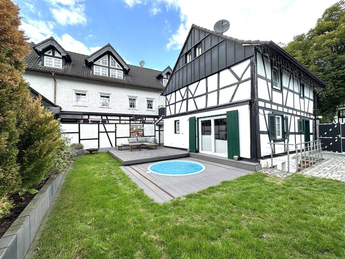 Ihre kleine Wohlfühloase! EFH mit 4 Zimmern, Garten, Terrasse und Pool  in Königswinter-Ittenbach, 53639 Königswinter
