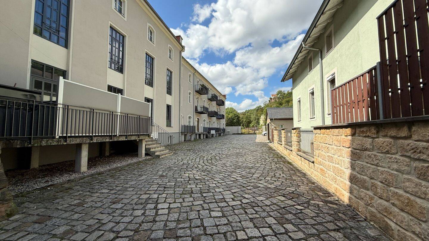 Helle 1-Zimmer-Wohnung mit Fußbodenheizung, Einbauküche und Stellplatz, 1187 Dresden