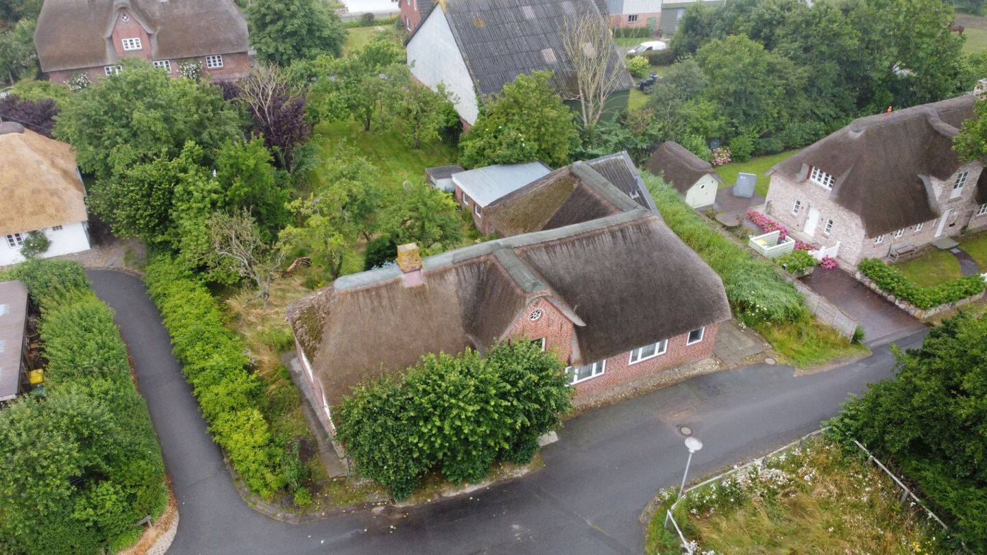 Ehemaliges Bauernhaus unter Reet möchte aus dem Dornröschenschlaf geweckt werden!, 25938 Oldsum
