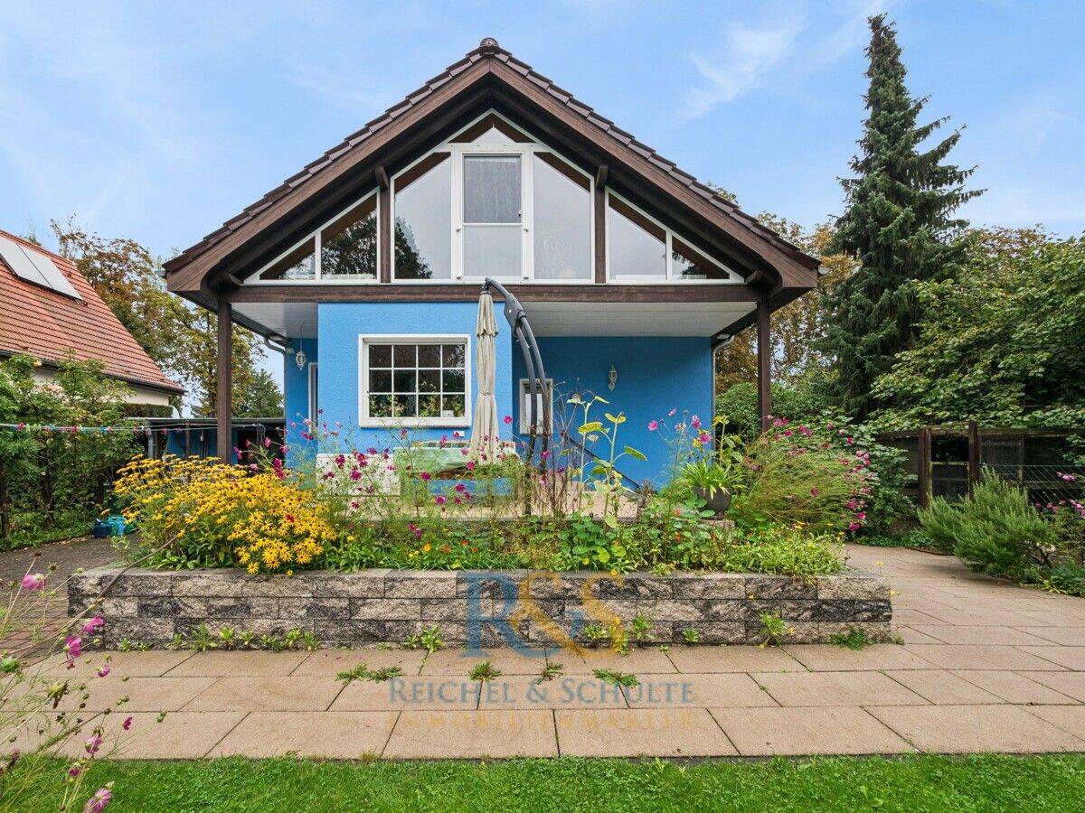 Charmantes Einfamilienhaus auf 913 m² Grundstück mit Pool & lichtdurchflutetem Dachgeschoss, 14612 Falkensee
