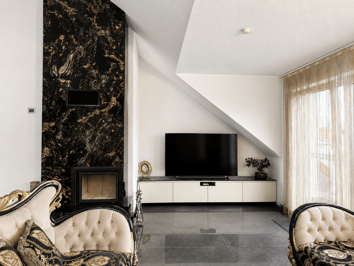 Hermann Immobilien: Großzügige Maisonette-Dachgeschosswohnung mit Traumterrasse, Kamin & 3 Stellplätzen, 63128 Dietzenbach
