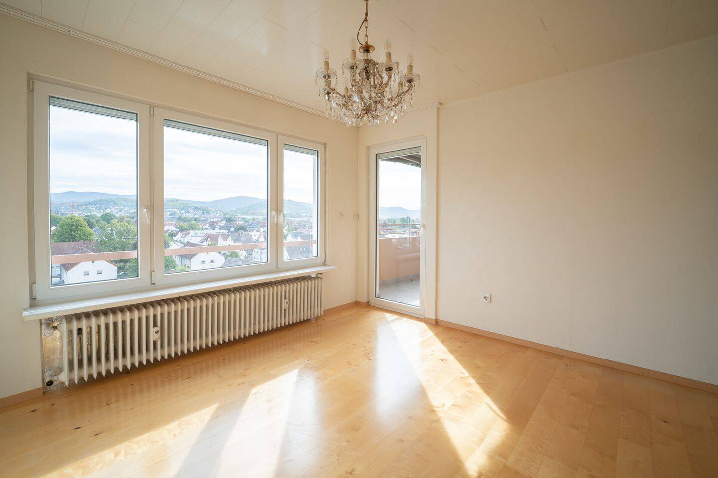 Helle 3-Zimmer-Wohnung mit Loggia und Weitblick in der Bensheimer Taunusanlage, 64625 Bensheim